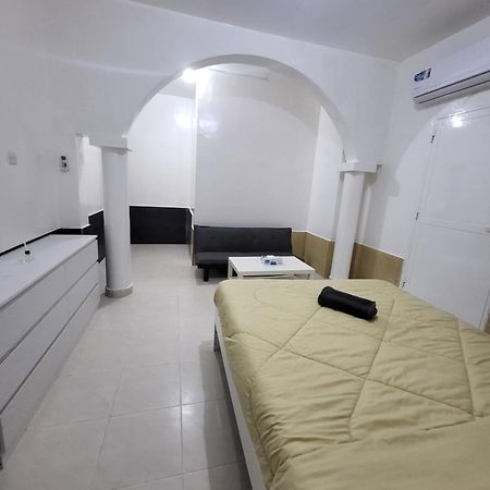 Corniche Full Studio Apartment Abu Dabi Exterior foto